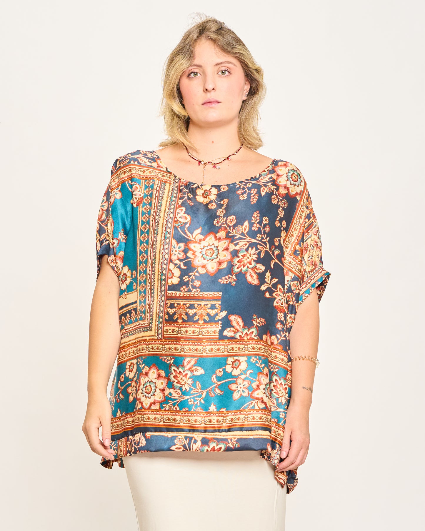 Blusa in Viscosa Stampata con Manica Calata