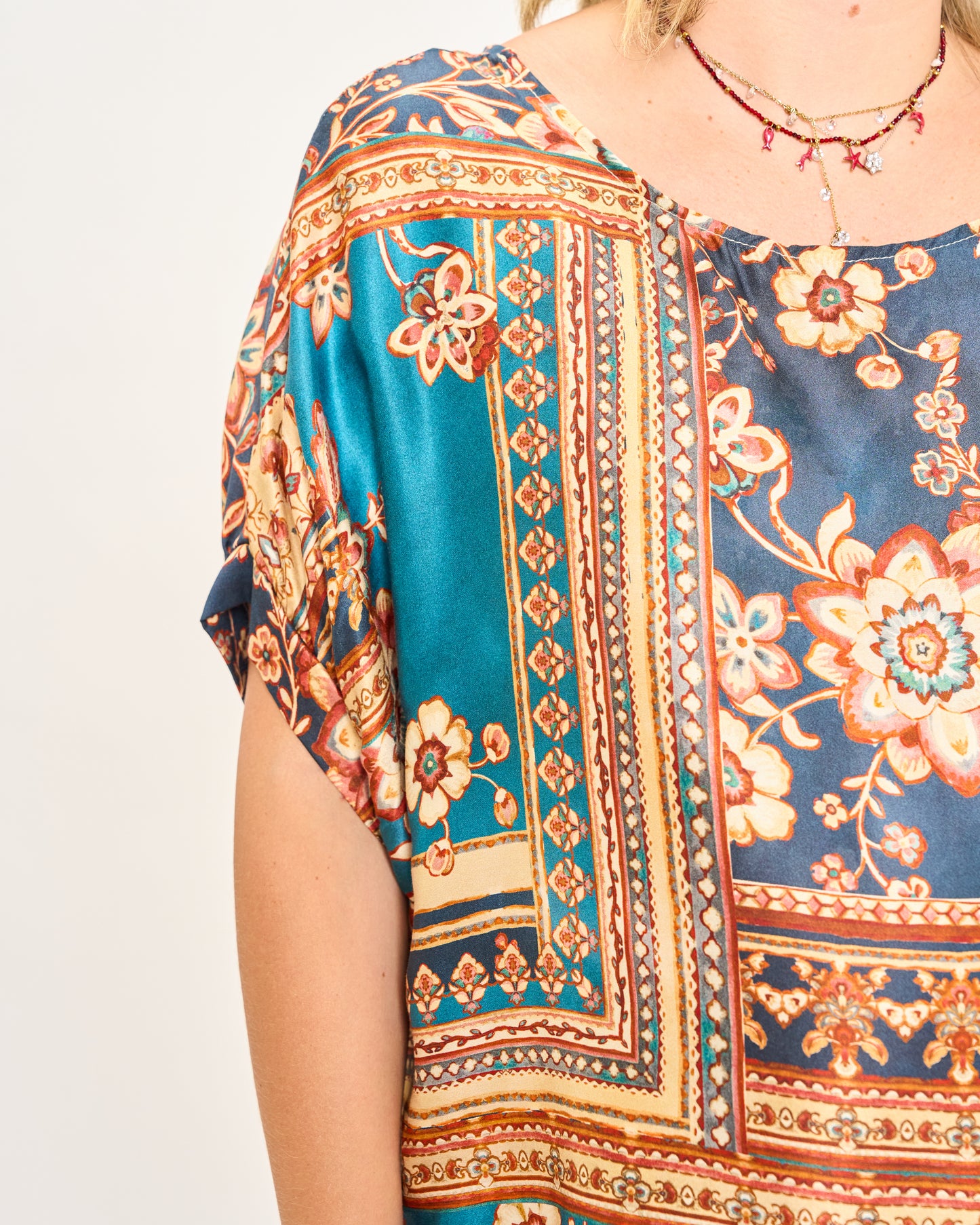 Blusa in Viscosa Stampata con Manica Calata