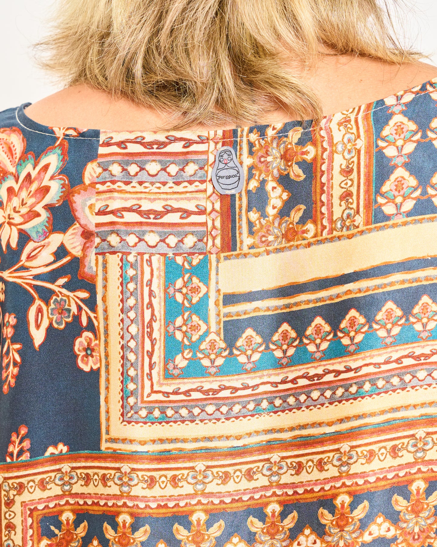 Blusa in Viscosa Stampata con Manica Calata