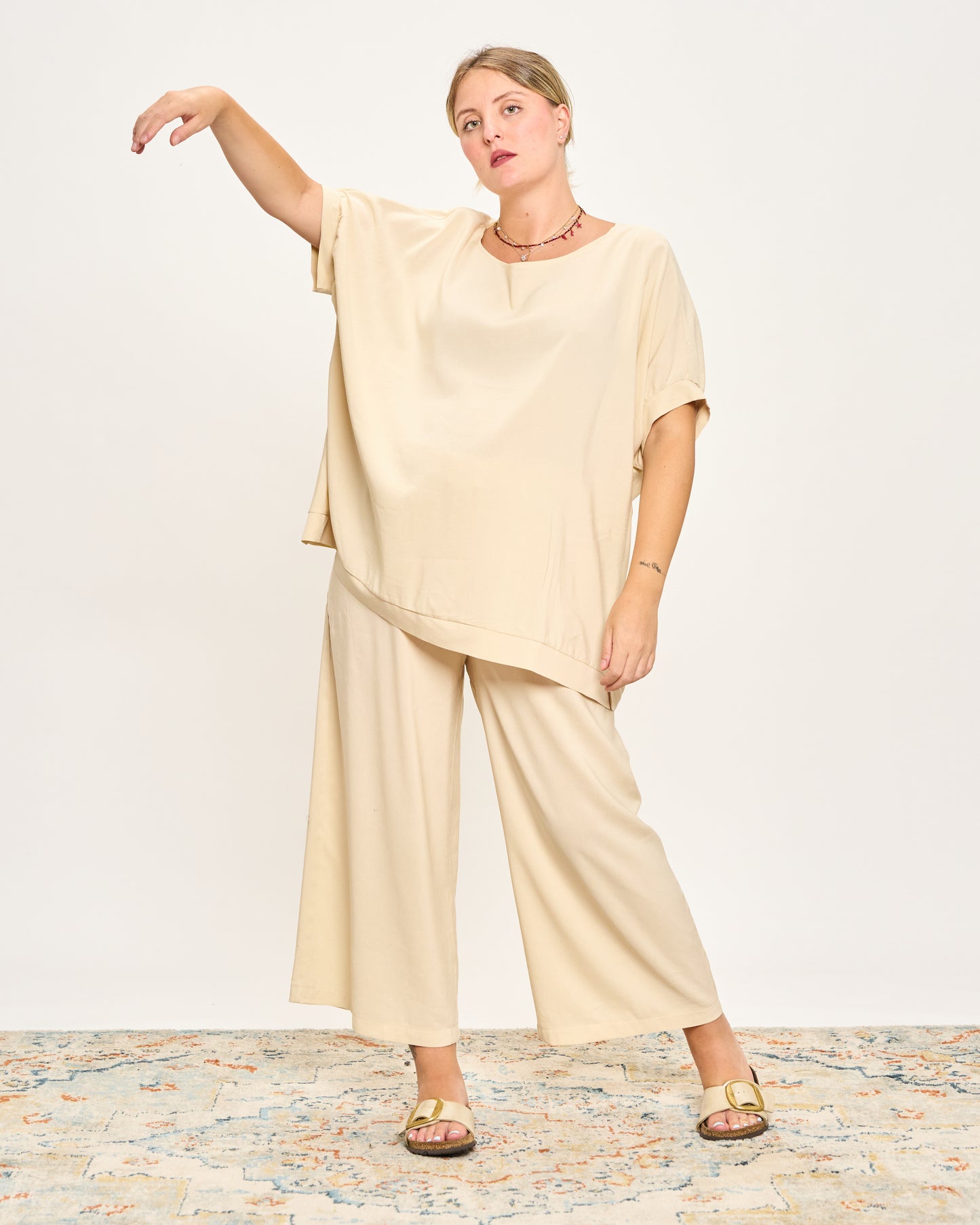 Solid Color Linen Blend Crop Trousers